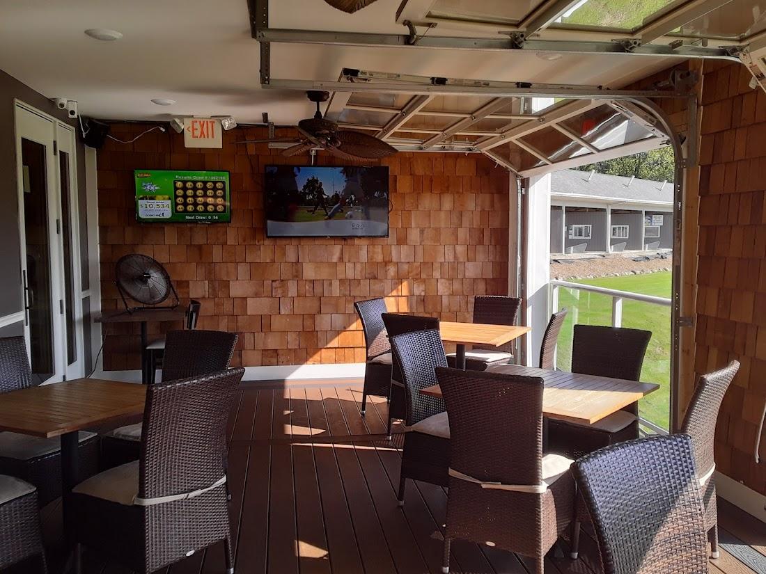 Arnie's Clubhouse Grill